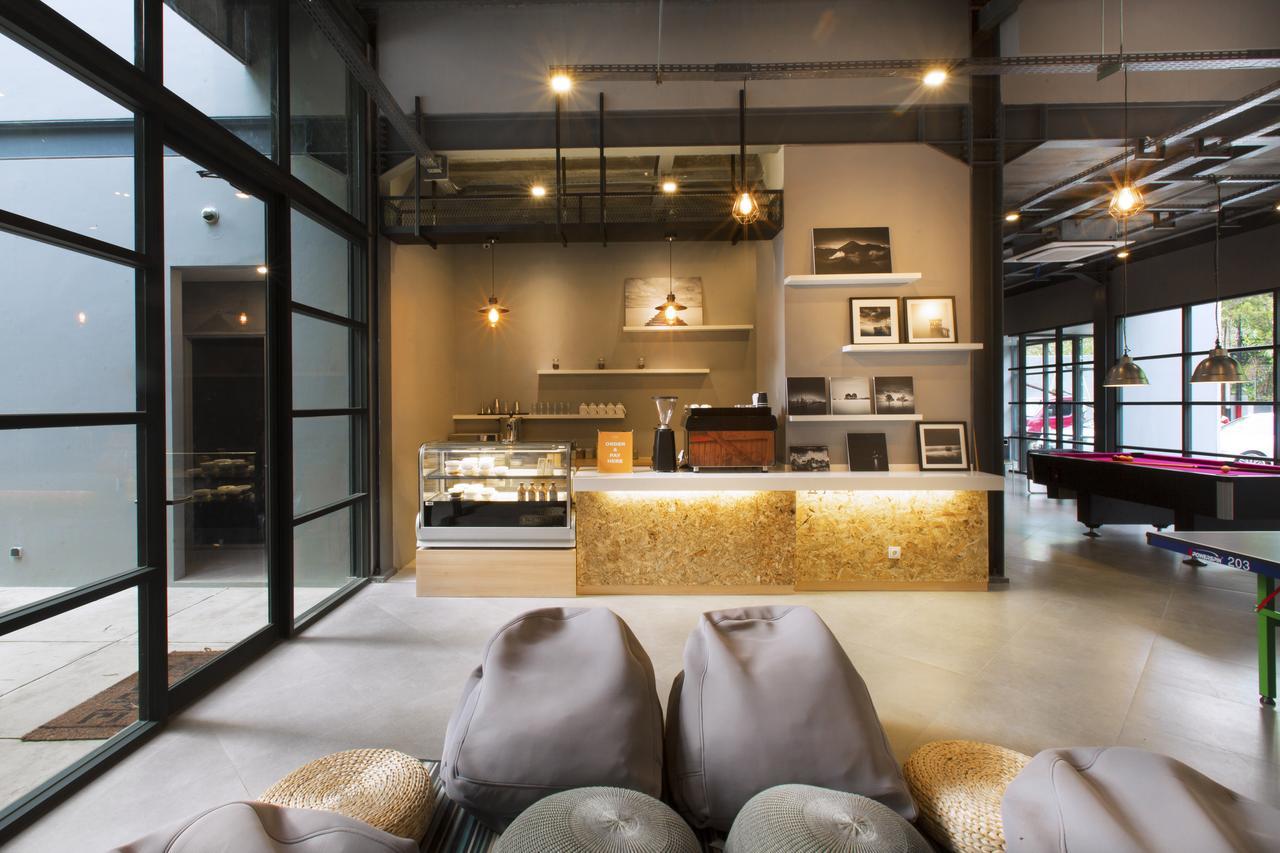 Nomad Hostel Kemang Jacarta Exterior foto